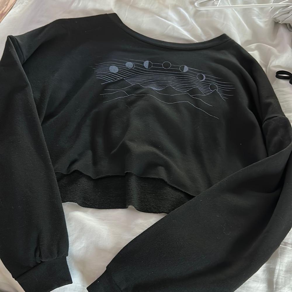 Neoclassics cropped sweatshirt, size 1, never worn. Perfect condition